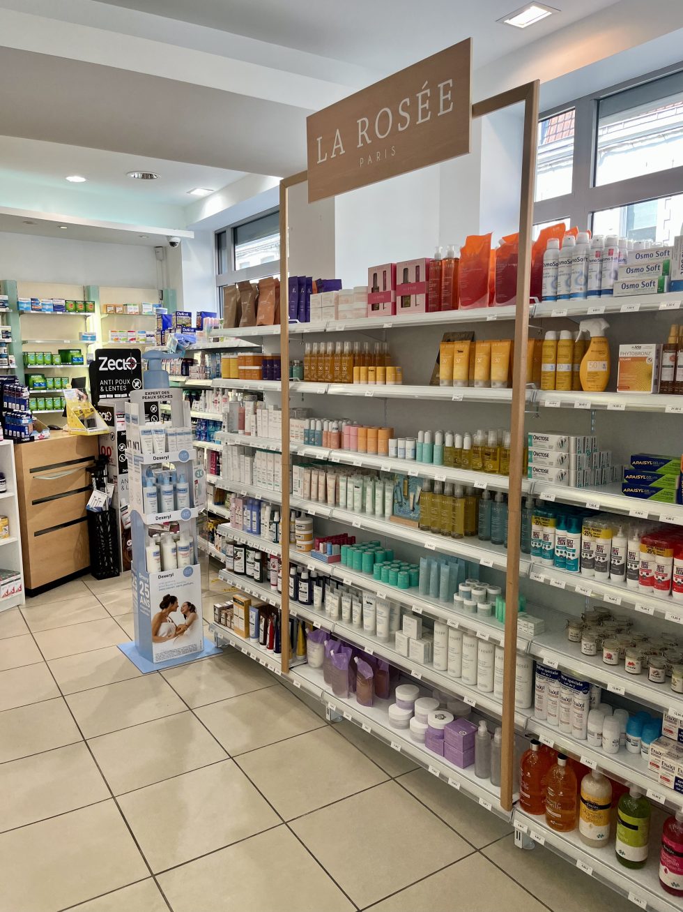 L’intérieur de la Pharmacie Naturalya à Lille Fives